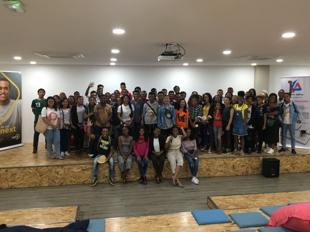 Élèves réunis lors d’une rencontre Laza-Adina chez NextA à Antananarivo (2019)