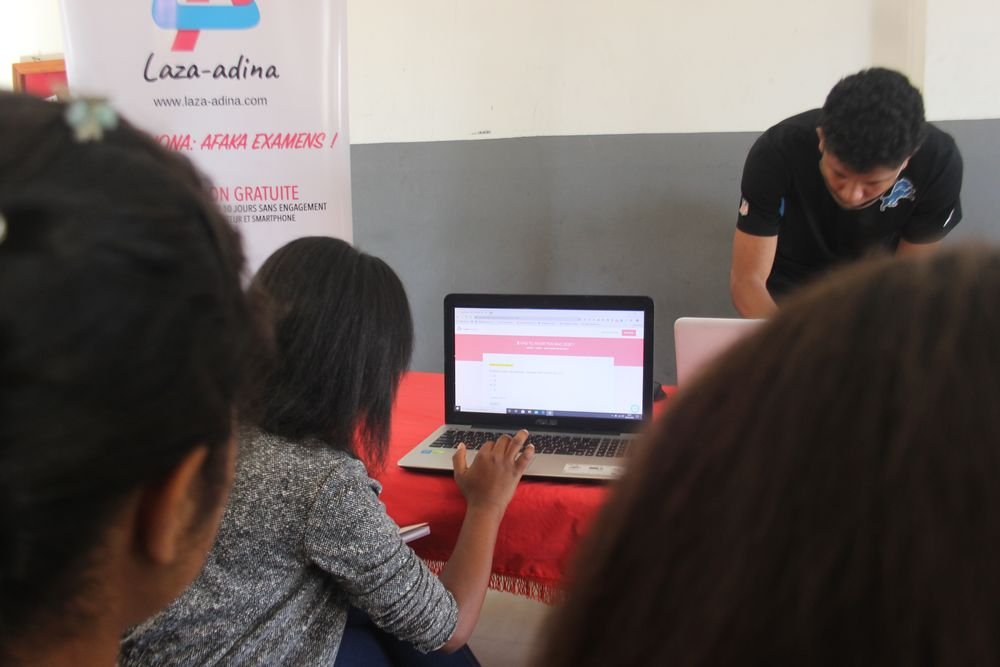 Découverte de la plateforme Laza-Adina sur ordinateur avec l’association Tangaina (mai 2020)