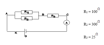 Circuit : R1 = 100 ohms et R2 = 300 ohms en parallèle entre A et B, R3 = 25 ohms entre B et C, ampèremètre A, générateur G et interrupteur K